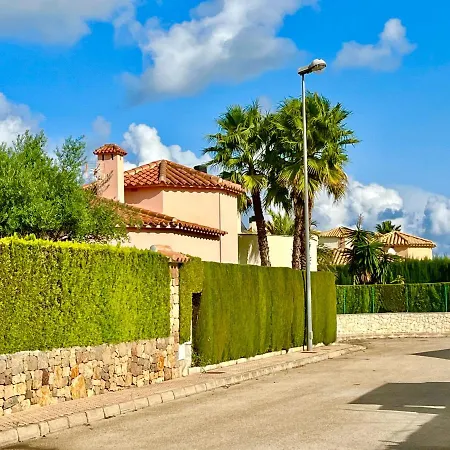 Con Jardin En Nova Golf A 100m De La Playa Holiday home